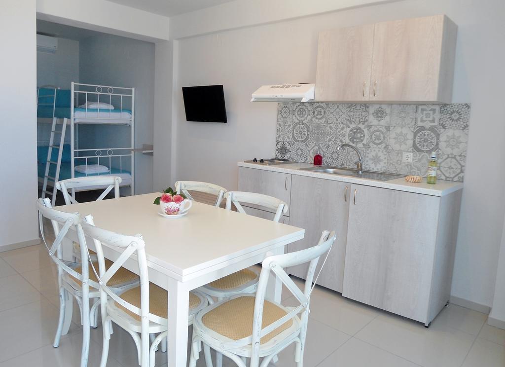 Petrakis sunset Apartment Palaiochora Bagian luar foto
